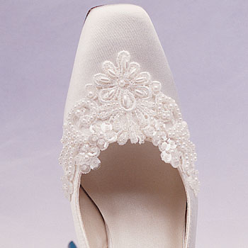 Flat bridal shoes